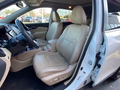 Used 2020 Nissan Rogue SL w/ Premium Package image 13