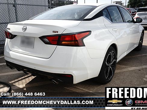 Used 2025 Nissan Altima 2.5 SR FWD image 5