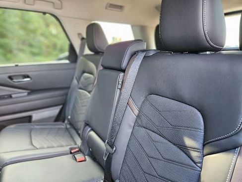 New 2025 Nissan Pathfinder Platinum w/ Cargo Package image 23