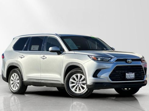 Used 2024 Toyota Grand Highlander XLE image 1
