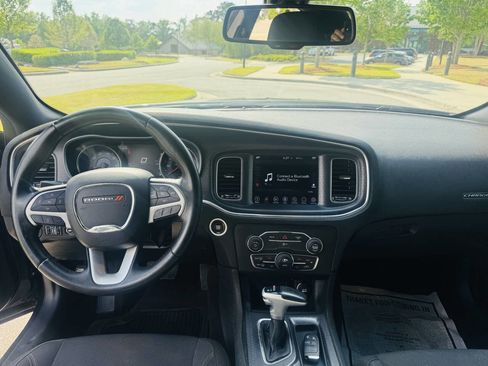 Used 2017 Dodge Charger SXT RWD image 12
