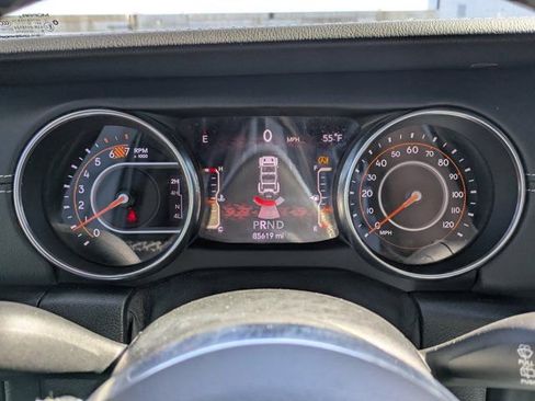 Used 2020 Jeep Wrangler Unlimited Sahara image 22