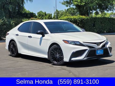 Used 2022 Toyota Camry SE w/ Carpet Mat Package (TMS) FWD image 3