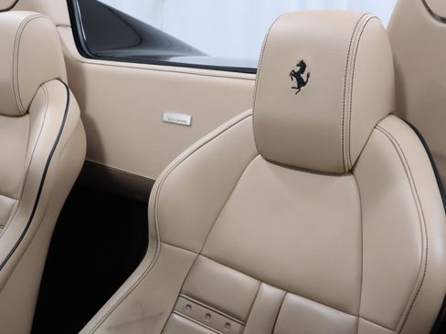 Used 2015 Ferrari 458 Spider image 19