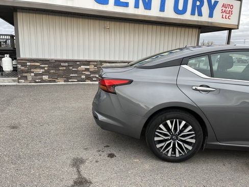 Used 2024 Nissan Altima 2.5 SV image 12