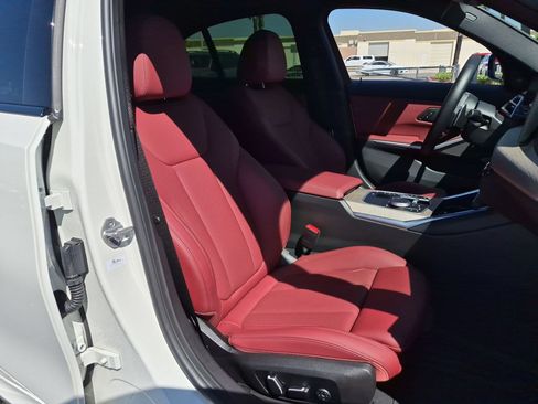 Used 2025 BMW 330i Sedan w/ M Sport Package RWD image 31
