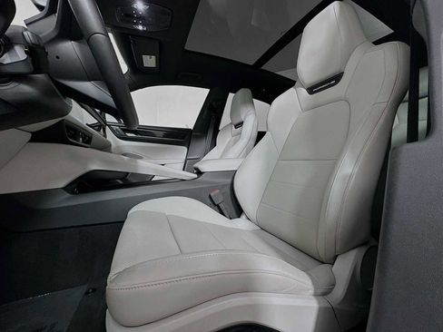 Used 2025 Porsche Macan Electric image 5