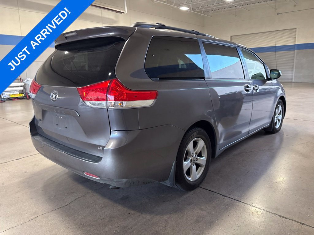 Used 2012 Toyota Sienna LE w/ Towing Pkg FWD image 3