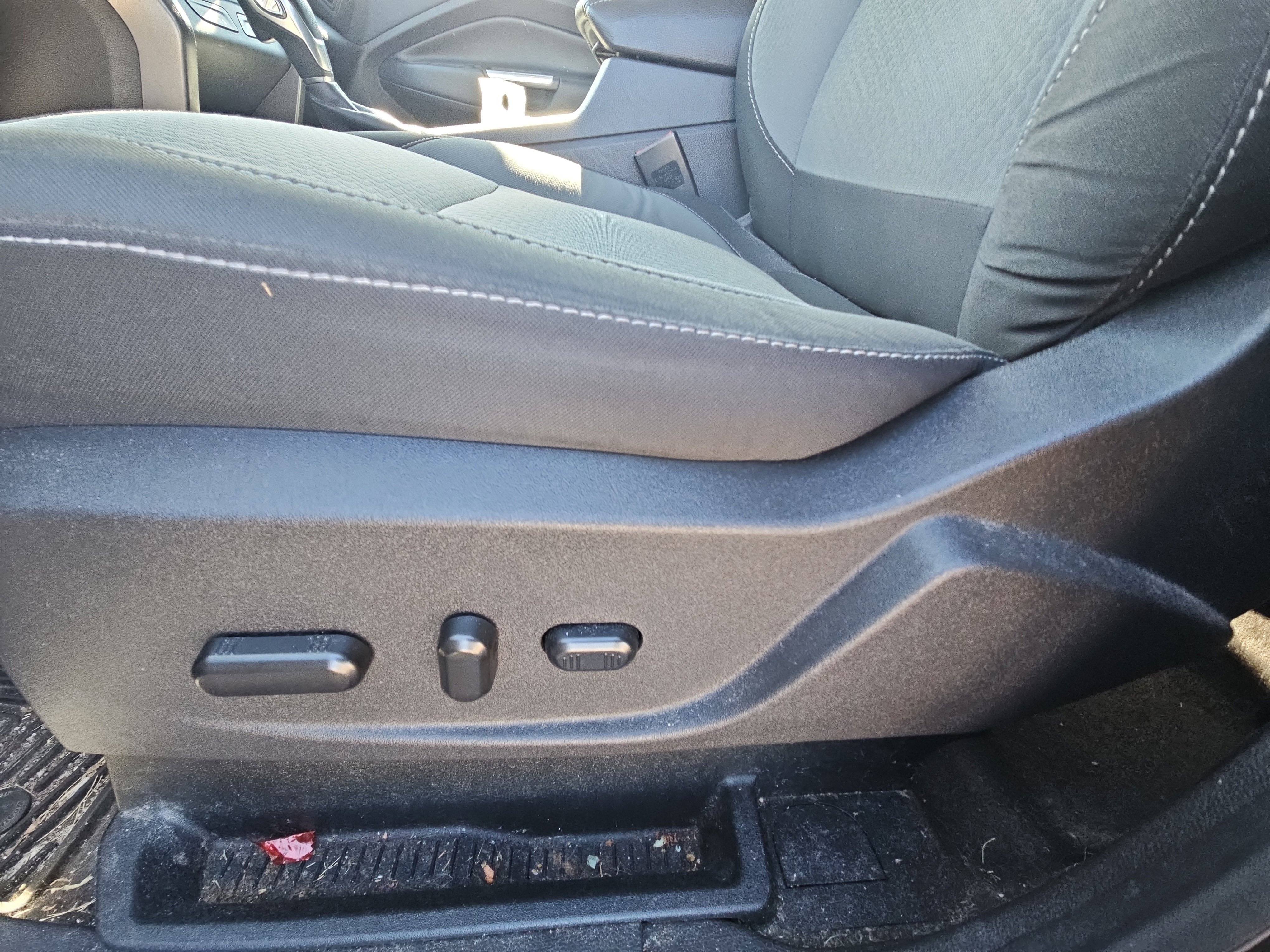Used 2018 Ford Escape SE FWD image 18