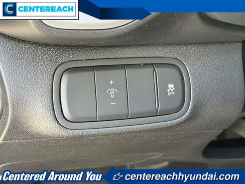 Used 2023 Hyundai Venue SEL FWD image 17