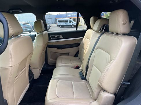 Used 2016 Ford Explorer XLT w/ Equipment Group 202A AWD/4WD image 7