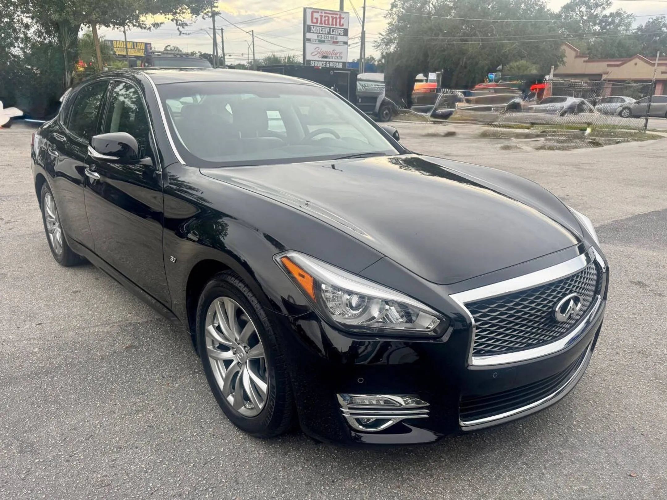 Used 2019 INFINITI Q70 Luxe RWD image 10