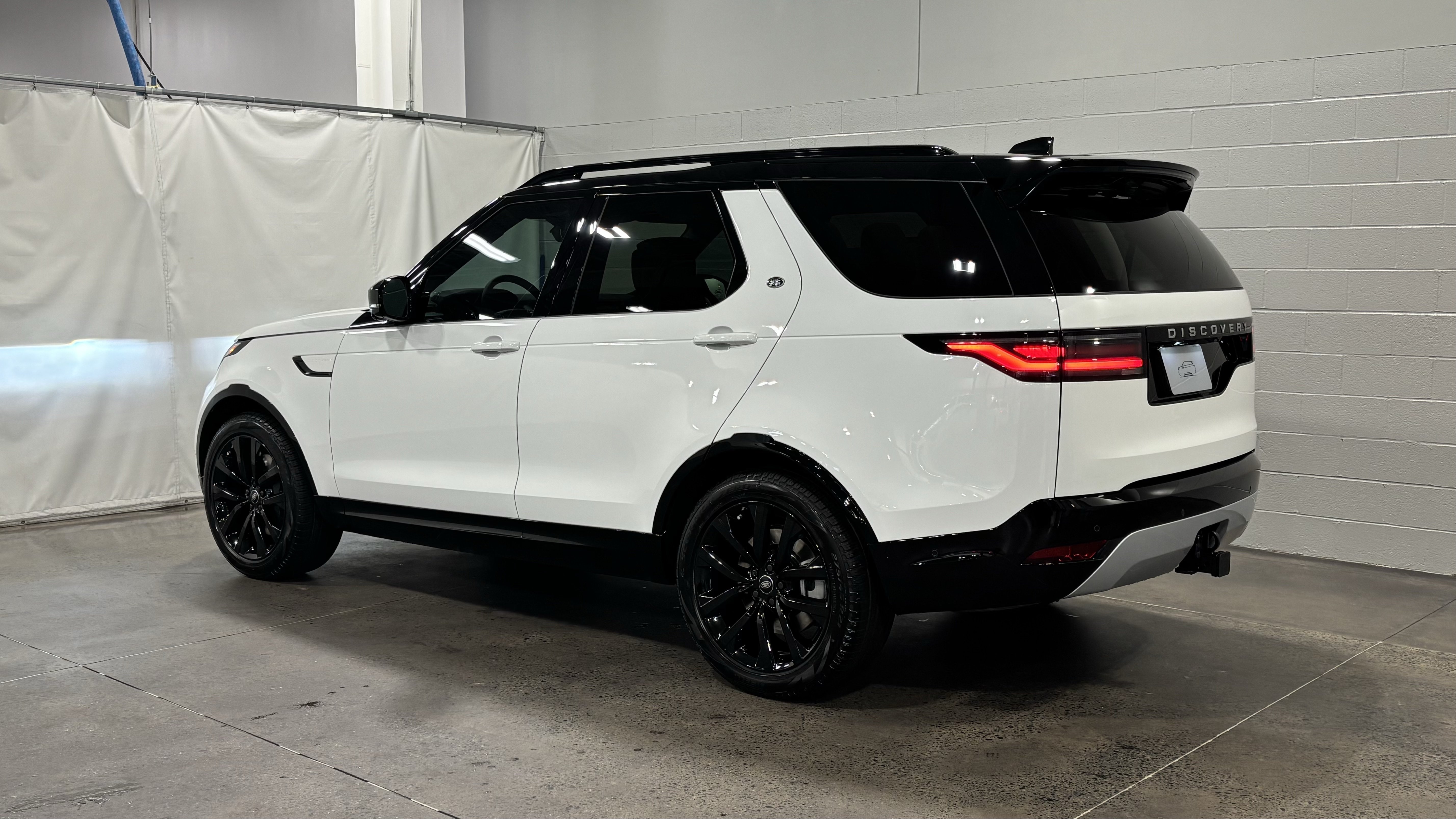 New 2026 Land Rover Discovery Limited Edition AWD/4WD image 12