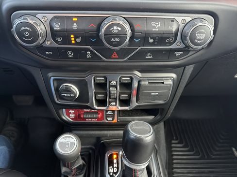 Used 2023 Jeep Gladiator Rubicon w/ LED Lighting Group image 9