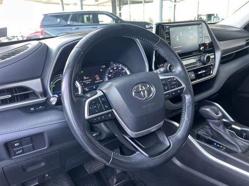 Used 2022 Toyota Highlander XLE image 22