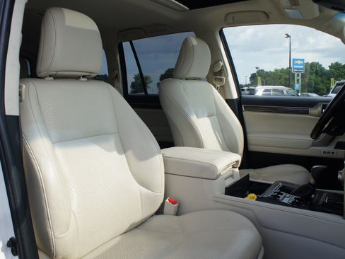 Used 2021 Lexus GX 460 Luxury w/ Sport Design Package AWD/4WD image 24