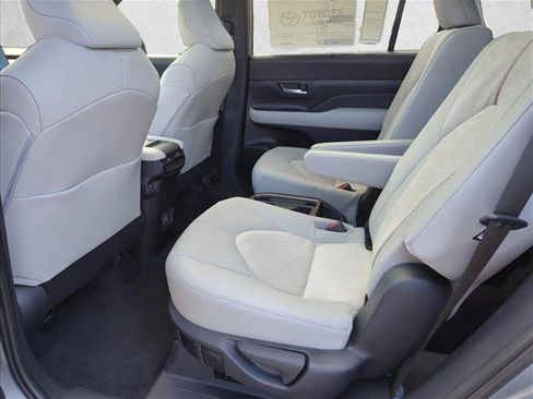 New 2026 Toyota Grand Highlander AWD Hybrid image 25