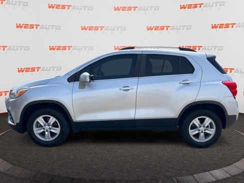 Used 2018 Chevrolet Trax LT w/ LT Convenience Package AWD/4WD image 2