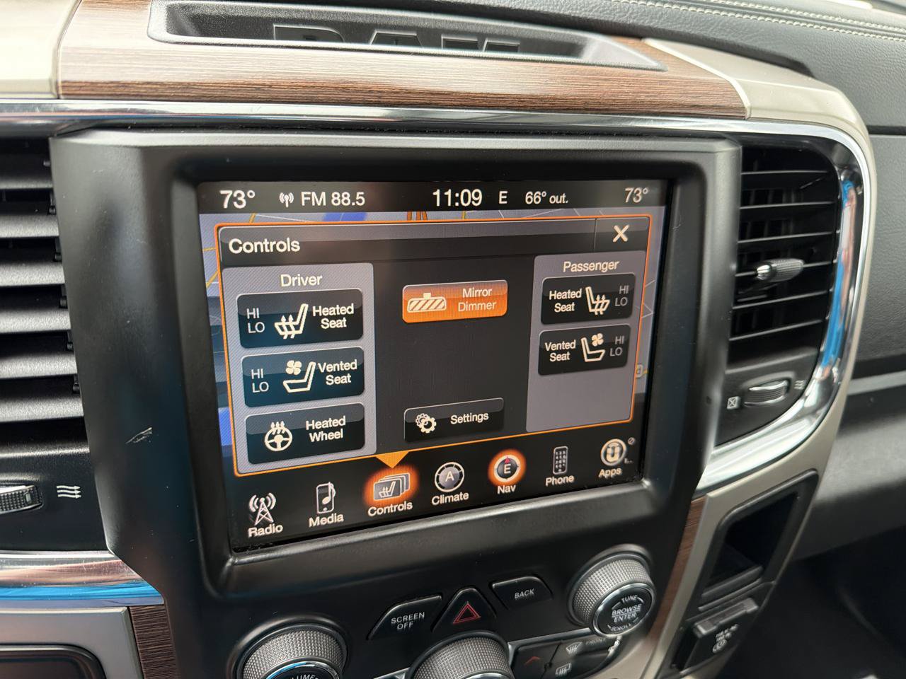 Used 2014 RAM 2500 Laramie w/ Black Appearance Group AWD/4WD image 16