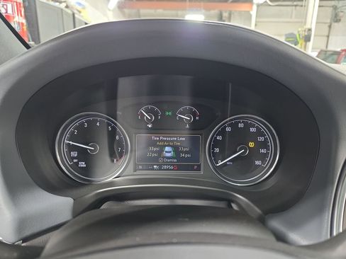 Used 2024 Buick Enclave Essence w/ Technology Package image 21