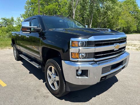 Used 2019 Chevrolet Silverado 2500 LTZ w/ Duramax Plus Package AWD/4WD image 3