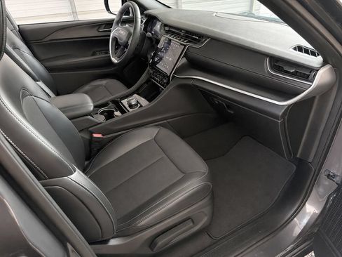 Used 2023 Jeep Grand Cherokee Altitude RWD image 25