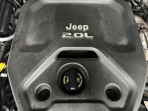 Used 2021 Jeep Wrangler Unlimited Sahara w/ Uconnect 4C Nav & Sound Group AWD/4WD image 10