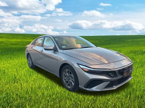Used 2024 Hyundai Elantra SEL image 37