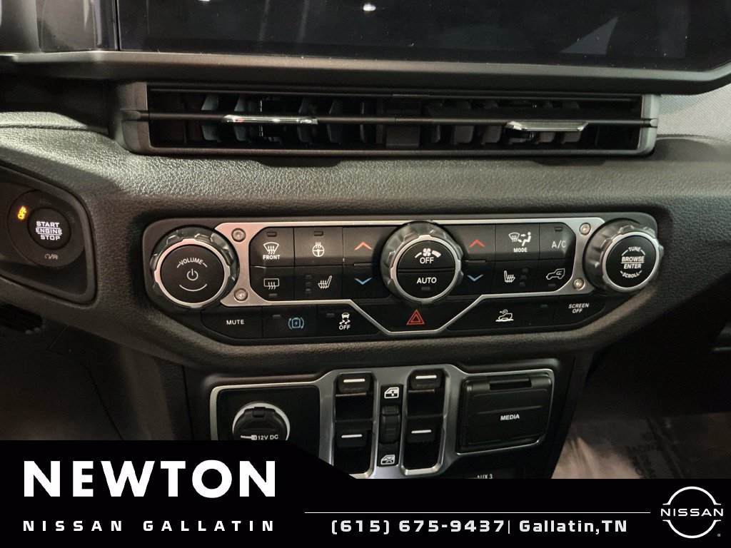 Used 2024 Jeep Wrangler Unlimited AWD/4WD image 10