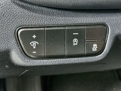 Used 2025 Kia Seltos LX AWD/4WD image 17