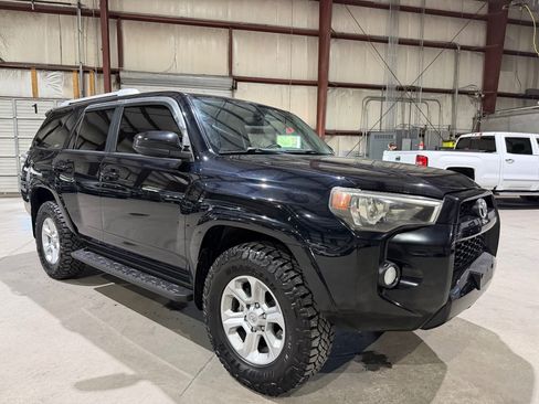 Used 2018 Toyota 4Runner SR5 AWD/4WD image 2