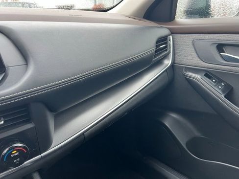 Used 2023 Nissan Rogue SV image 19