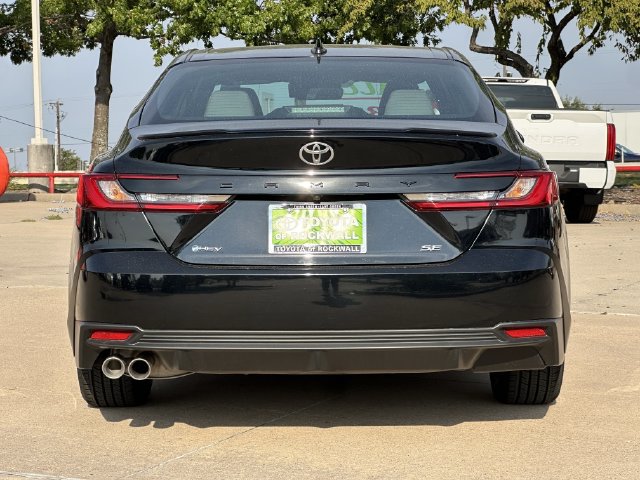 Used 2025 Toyota Camry SE w/ Convenience Package FWD image 4