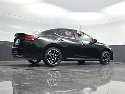 Used 2025 Nissan Sentra SR w/ SR Premium Package image 49