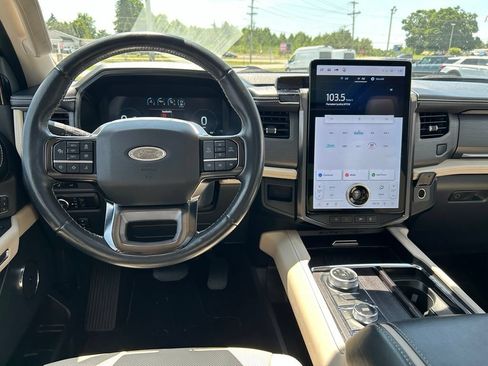 Used 2023 Ford Expedition Platinum AWD/4WD image 13