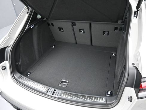 Certified 2026 Porsche Macan AWD/4WD image 32