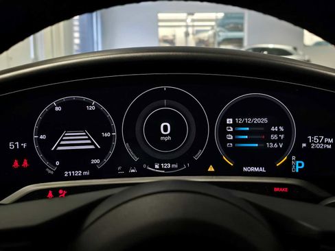 Used 2022 Porsche Taycan image 28