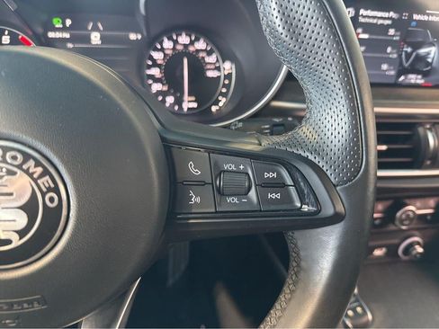 Used 2023 Alfa Romeo Stelvio Ti AWD/4WD image 23