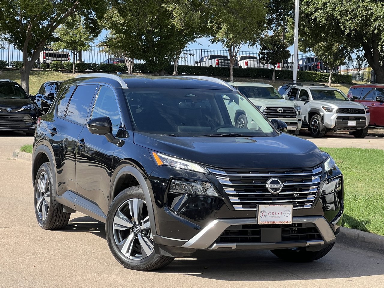 Used 2026 Nissan Rogue SL AWD/4WD image 2