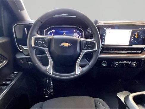 Used 2024 Chevrolet Silverado 1500 LT AWD/4WD image 8