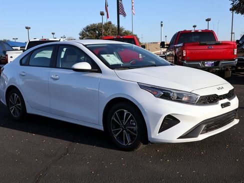 Used 2024 Kia Forte LXS image 8