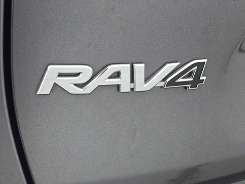 Used 2021 Toyota RAV4 XLE w/ XLE Grade Weather Package AWD/4WD image 5
