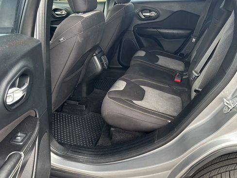 Used 2015 Jeep Cherokee Sport w/ Cold Weather Group FWD image 12