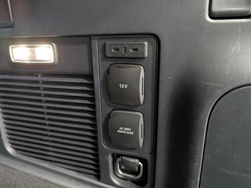 Used 2025 Ford Expedition Platinum image 30