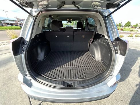 Used 2018 Toyota RAV4 LE w/ All Weather Liner Package AWD/4WD image 27