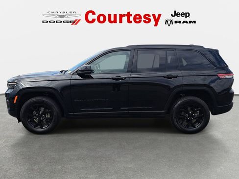Certified 2024 Jeep Grand Cherokee Altitude AWD/4WD image 7
