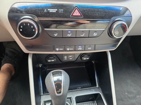 Used 2016 Hyundai Tucson SE image 16