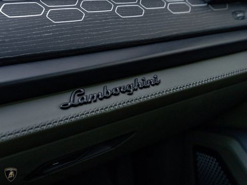 Used 2025 Lamborghini Urus SE AWD/4WD image 12