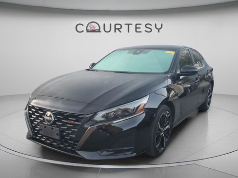 Used 2023 Nissan Altima 2.5 SR FWD image 1
