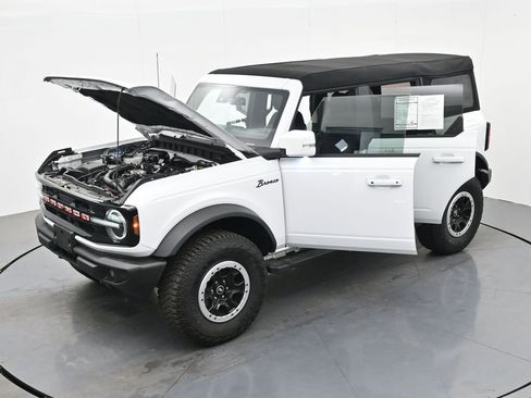 Used 2024 Ford Bronco Outer Banks w/ Sasquatch Package AWD/4WD image 39
